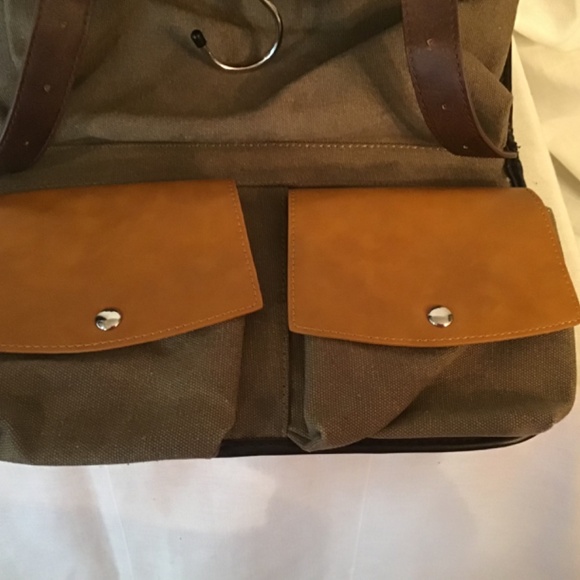 Vitelli Leather Toiletry Bag for Men - Water Resistant, Made in Italy. - Picture 9 of 11